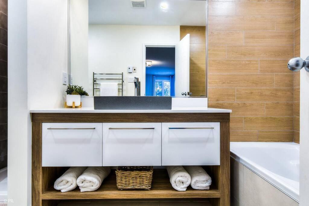 Chic Mt-Tremblant Condo With View On The Lake By Denstays Mont-Tremblant Esterno foto