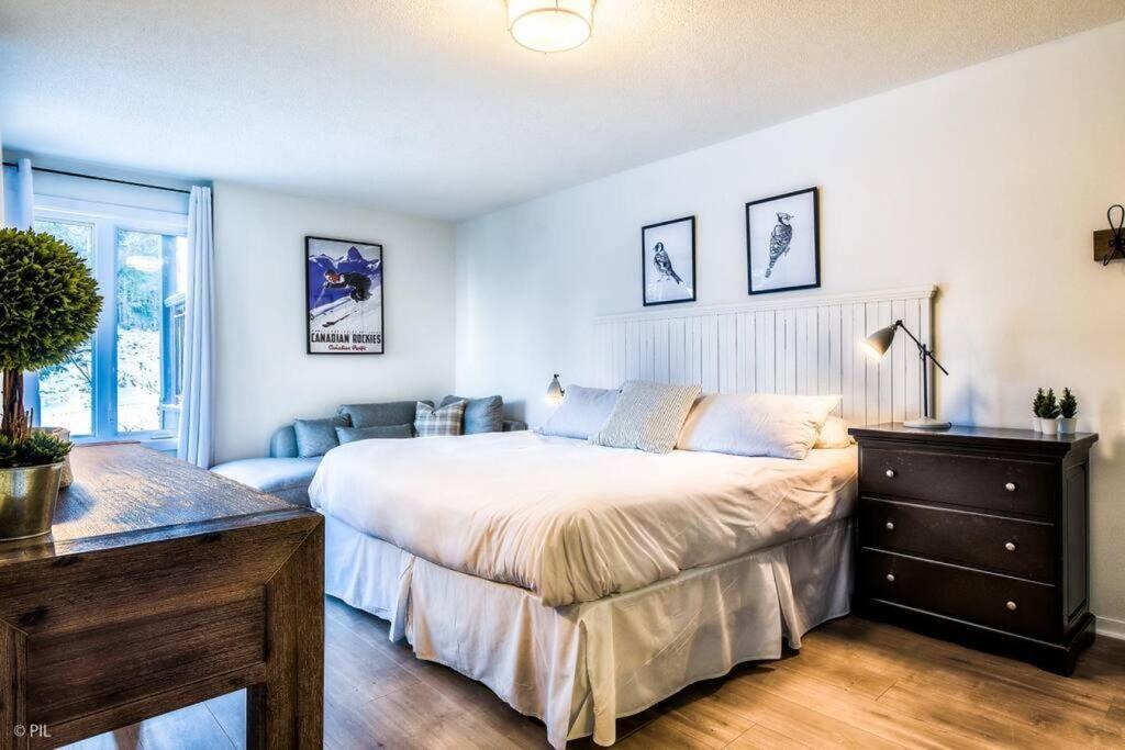 Chic Mt-Tremblant Condo With View On The Lake By Denstays Mont-Tremblant Esterno foto